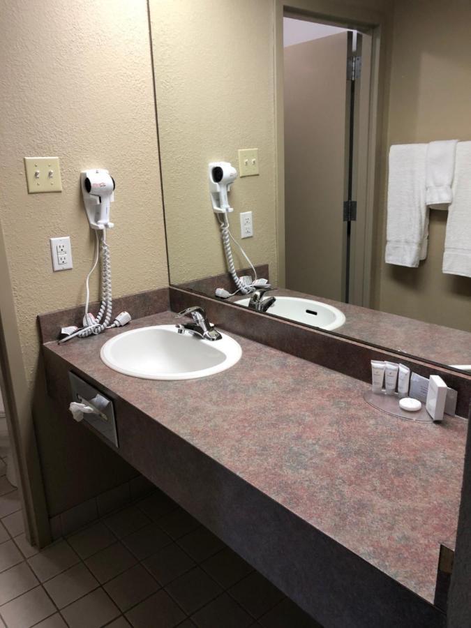 Canad Inns Destination Centre Windsor Park Winnipeg Bagian luar foto