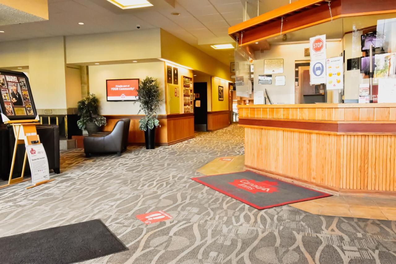 Canad Inns Destination Centre Windsor Park Winnipeg Bagian luar foto