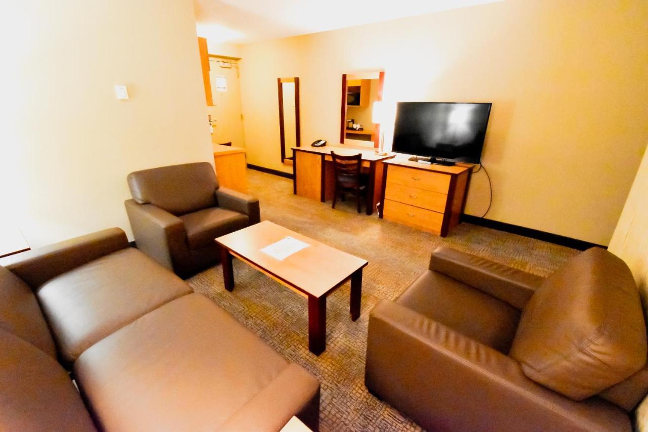 Canad Inns Destination Centre Windsor Park Winnipeg Bagian luar foto