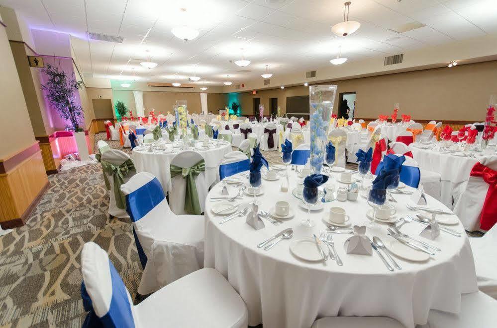 Canad Inns Destination Centre Windsor Park Winnipeg Bagian luar foto