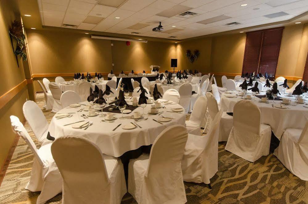 Canad Inns Destination Centre Windsor Park Winnipeg Bagian luar foto
